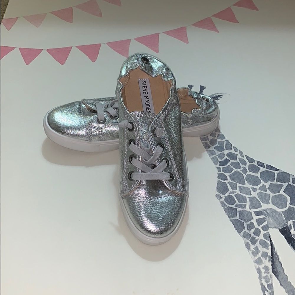 Steve Madden silver shiny sneakers 7M